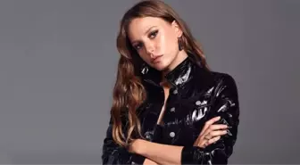 Serenay Sarıkaya, ödül törenine giderken 13 bin TL'lik mini elbise giydi