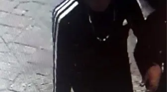Zeytinburnu'nda kendilerine polis süsü veren gaspçılardan biri yakalandı