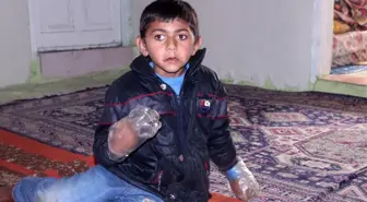 Minik Yusuf'un dramı: Sürekli ısırdığı ellerini plastik şişeye bağlıyorlar