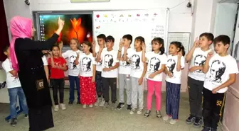 Öğrenciler, '10 Kasım Benim En Büyük Yasım' şarkısını işaret diliyle seslendirdi