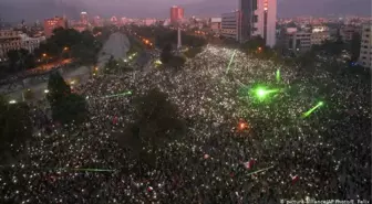 Şili'de on binlerce kişi sosyal eşitsizliği protesto etti