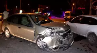 Adıyaman'da iki otomobil çarpıştı: 3 yaralı