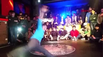 Antalya ağzıyla kullandığı dokunmatik kalemle çektiği videolarla fenomen oldu