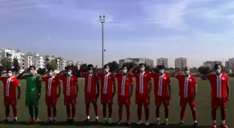Asker selamıyla ATA'yı anıp, taktıkları maskelerle lösemiye dikkat çektiler