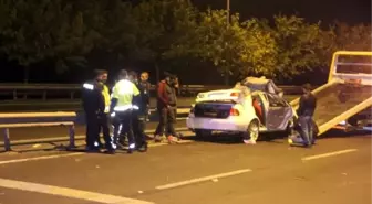 Aydınlatma direğine çarpan otomobil takla attı: 1 ölü, 1 yaralı
