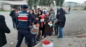 Ayvalık'ta Afganistan uyruklu 85 düzensiz göçmen ve 2 organizatör zanlısı yakalandı