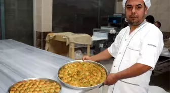 Ucuz tepsi almak isteyen baklavacılar dolandırıldı