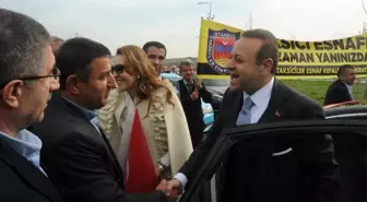 Egemen Bağış'ı Prag'a taksiciler uğurladı
