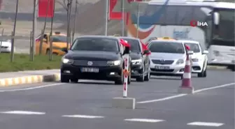 Egemen Bağış'ı Prag'a taksiciler uğurladı