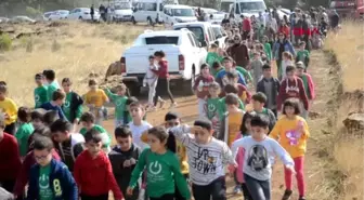 Hatay kırıkhan'da fidanlar toprakla buluşturuldu