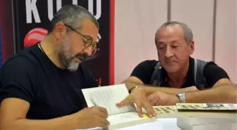 Kitap Fuarı'nda rekor imza Soner Yalçın'ın