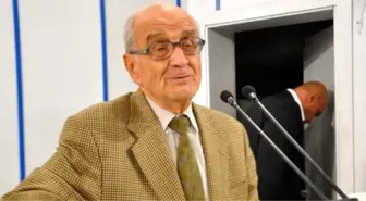 Eski Dışişleri Bakanı Mümtaz Soysal hayatını kaybetti