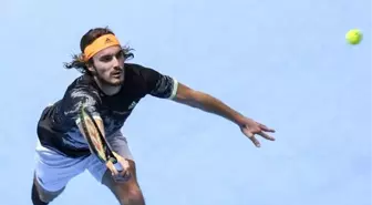 Tsitsipas, Medvedev'i set vermeden yendi