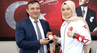 Dünya üçüncüsü sporcudan Rektör Çalış'a ziyaret