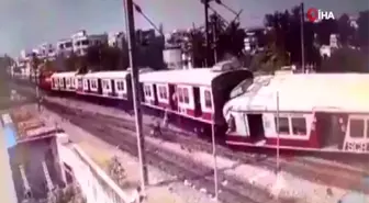 Hindistan'daki tren kazasının görüntüleri ortaya çıktı