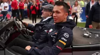 Red Bull-Honda, Albon ile devam edecek