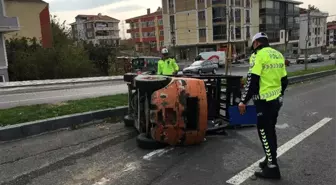 Devrilen forkliftin operatörü yaralandı