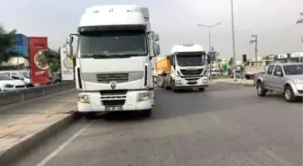 TIR'ın altında kaldı, 50 metre sürüklendi