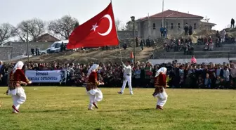 Türk bayrağını dalgalandıran gence kaymakamdan ödül