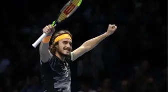 Tsitsipas, Zverev'i yendi ve yarı finali garantiledi!