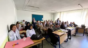 41 Yıl Sonra Kız Meslek Lisesi'nde Duygulandıran Buluşma