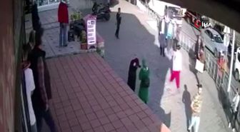 Başörtülü kıza yumruklu saldırı kamerada
