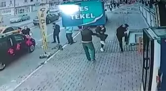 Esenyurt'ta 2 kişinin yaralandığı silahlı saldırı kamerada