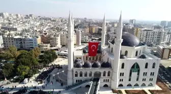 Osmanlı ile Selçuklu mimarisiyle inşa edilen cami ibadete açıldı