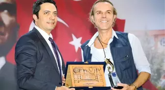 Soner Arıca'ya anlamlı ödül