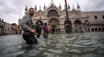 Venedik'te su seviyesi yeniden yükseldi, San Marco Meydanı kapatıldı