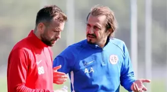 Ayhan Akman geri döndü! Antalyaspor'da Tomas'ın yardımcısı...