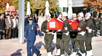 Isparta polis kayınbiraderinin öldürdüğü uzman çavuş ve eşi ayrı yerlerde defnedilecek (2)