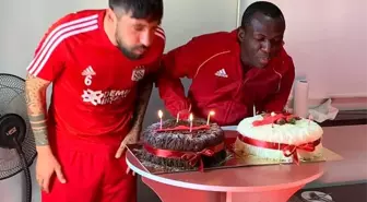 Sivassporlu futbolculara sürpriz kutlama