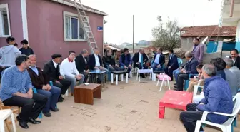 Başkan Söğüt'evi yanan aileleri ziyaret etti