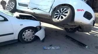 Bolu otomobilin çarptığı aracın tekerlekleri yerden kesildi 2 yaralı