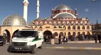 Eski TBMM Başkanı Binali Yıldırım, cenazeye katıldı