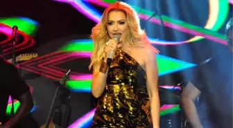 Hadise: 'Başka birine ait kostümü 'ben tasarladım' diyecek kadar salak değilim'