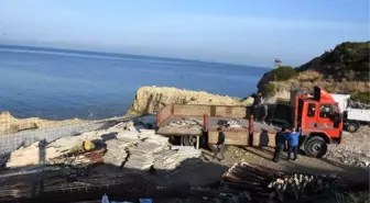 İzmir Karaburun'da denize sıfır kaçak inşaat yıkıldı