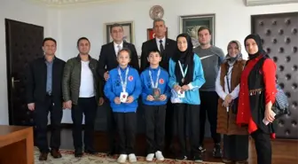 Kaymakam Öztürk başarılı sporcuları ödüllendirdi