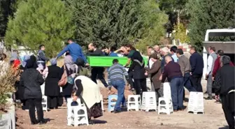 Polis kardeşinin öldürdüğü Ebru Öztürk, toprağa verildi