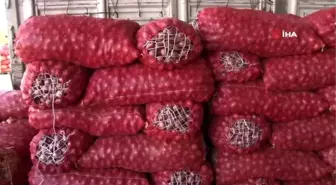 Tonlarca meyve ve sebze kabzımalların elinde kaldı