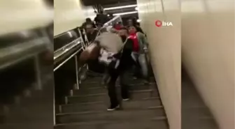 Cennet metrobüs altgeçidindeki yürüyen merdiven ve asansörün bozuk olması engellilere zor anlar...