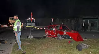 Sakarya'da otomobille kamyonet çarpıştı: 2 ölü, 3 yaralı