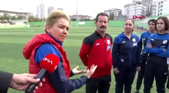 Kadınlar 'şiddete hayır' demek için futbol maçı yapacak