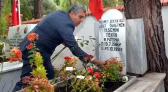 Şehit öğretmen, kabri başında anıldı