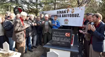 Sinan Alağaç kabri başında anıldı