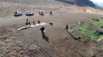 Gökyüzünde davul çalıp türkü söylediler