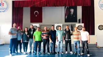 Öğretmenler dartta hünerlerini sergiledi