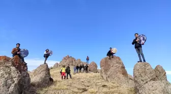 Yüksekovalı öğrenciler 2 bin 870 rakımda erbane çaldı