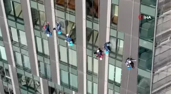284 metre yükseklikte ekmek mücadelesi nefes kesti